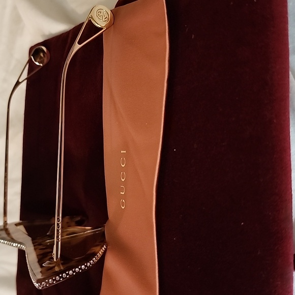 Authentic Gucci Geometric Crystal Sunglassess New with Cloth/Red Velvet Pouch - Picture 4 of 4